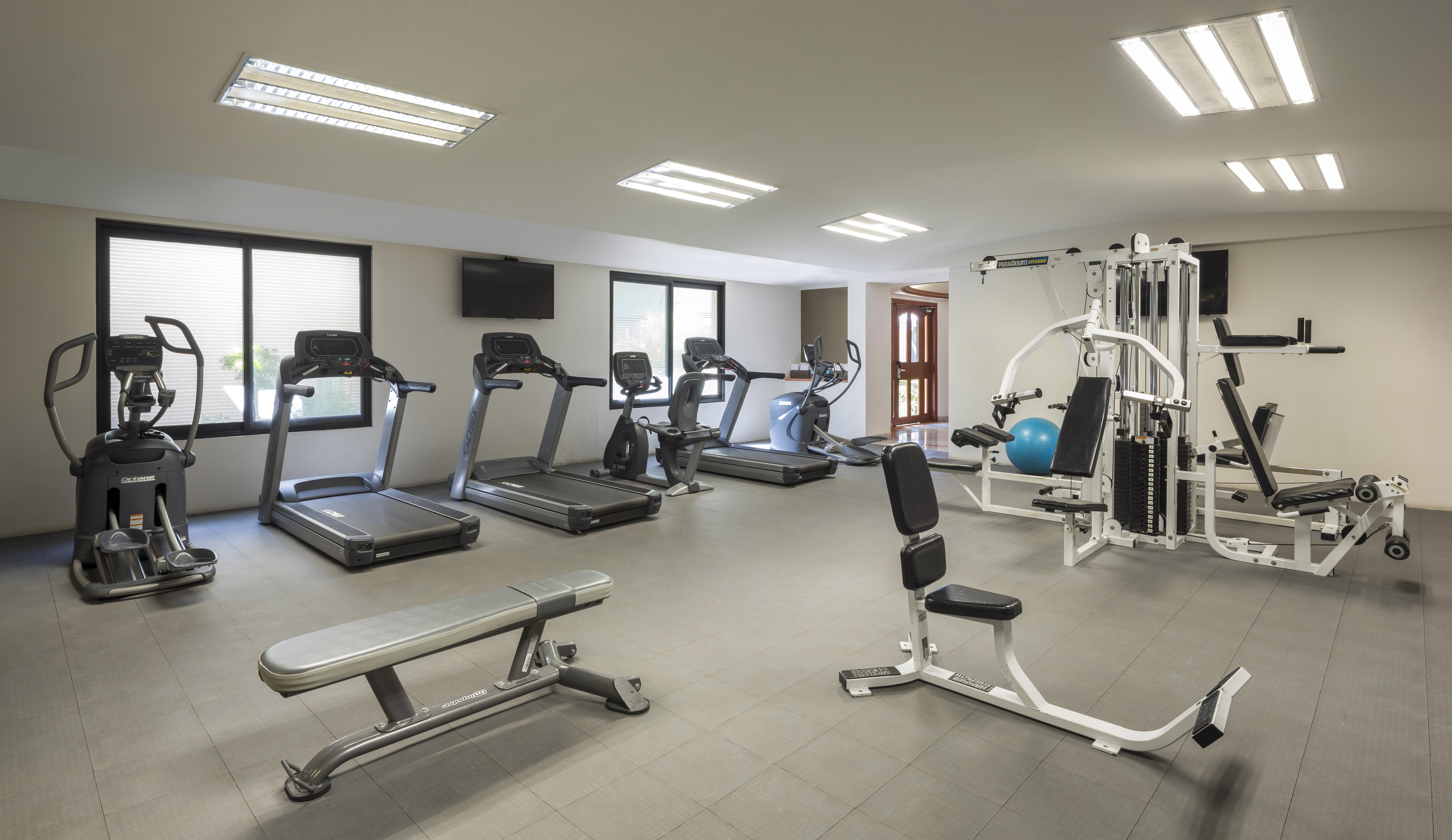 Hotel Camino Real Guadalajara Zapopan Exteriér fotografie The gym at the hotel