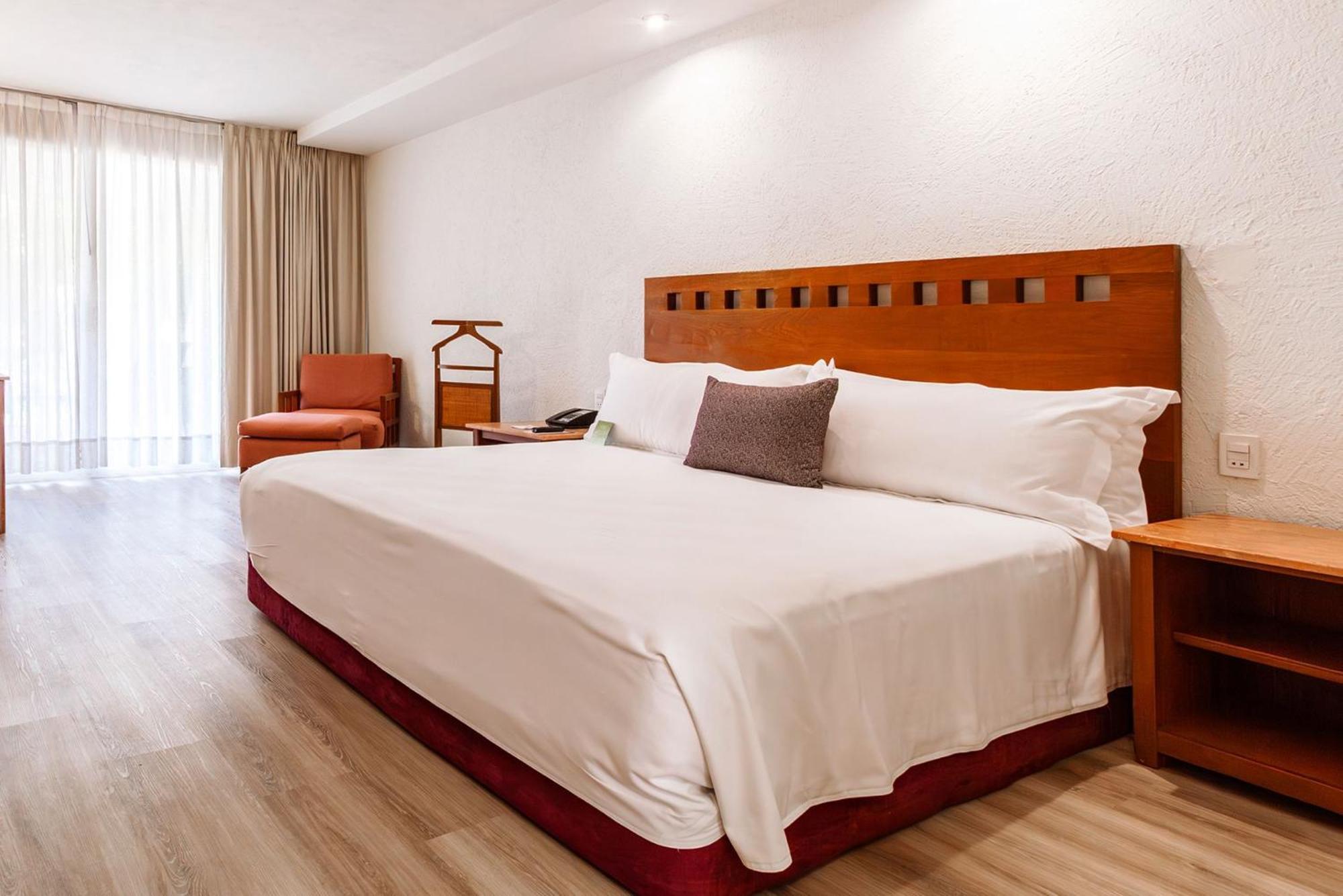 Hotel Camino Real Guadalajara Zapopan Exteriér fotografie A bedroom at the hotel