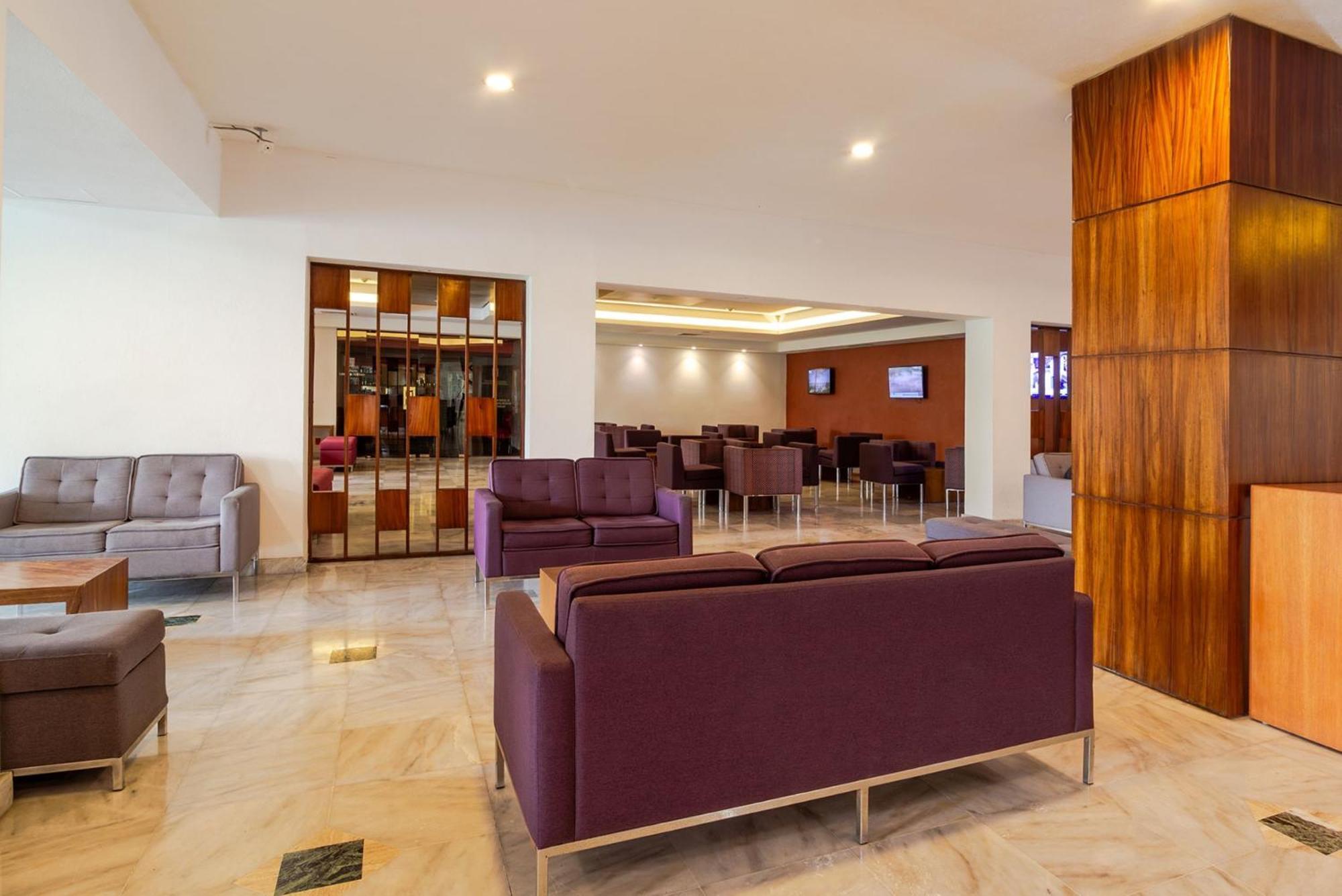 Hotel Camino Real Guadalajara Zapopan Exteriér fotografie The lounge at the airport