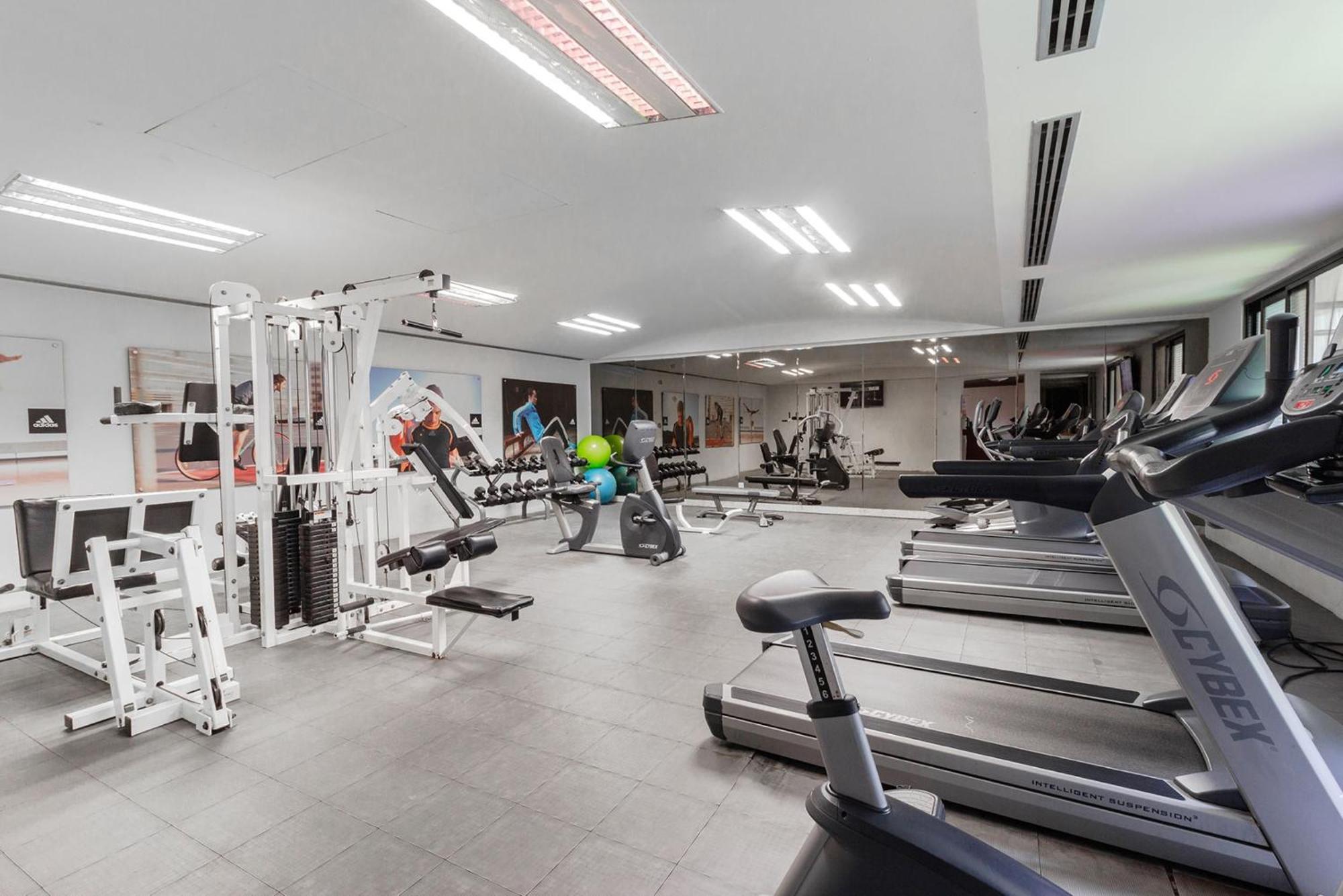 Hotel Camino Real Guadalajara Zapopan Exteriér fotografie The gym at the University of Law, Birmingham