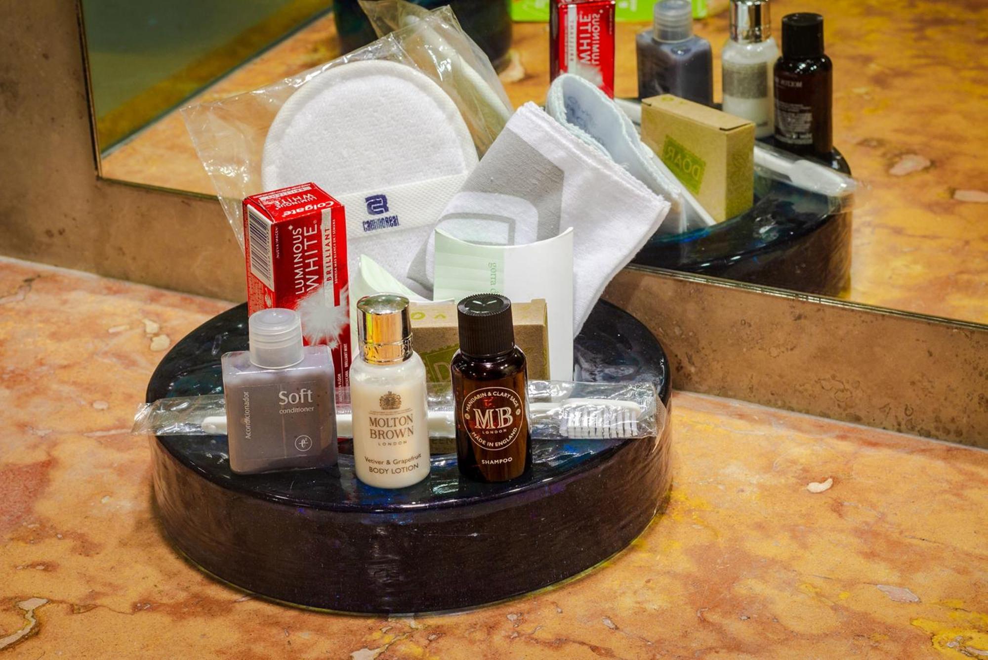 Hotel Camino Real Guadalajara Zapopan Exteriér fotografie A selection of toiletries